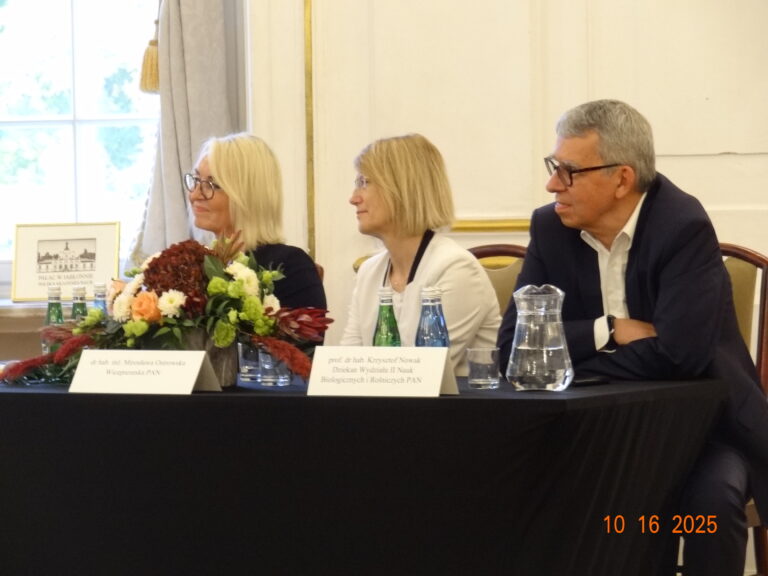 rzewodnicząca Rady Naukowej Instytutu (od lewej) prof. dr hab. Małgorzata Szumacher, Wiceprezeska Polskiej Akademii Nauk dr hab. inż. Mirosława Ostrowska, Dziekan Wydziału II Nauk Biologicznych i Rolniczych PAN prof. dr hab. Krzysztof Nowak
